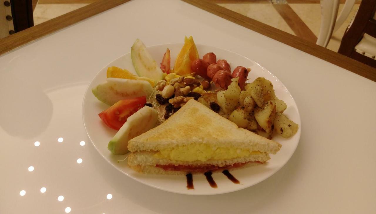 Buckingham Palace B&B Beipu Екстериор снимка